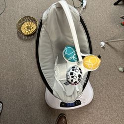 4 Moms Infant Swing
