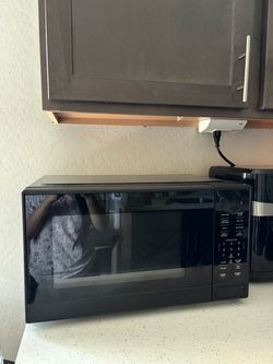 Black Countertop Microwave
