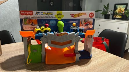 Fisher Price Little People Hot Wheels 