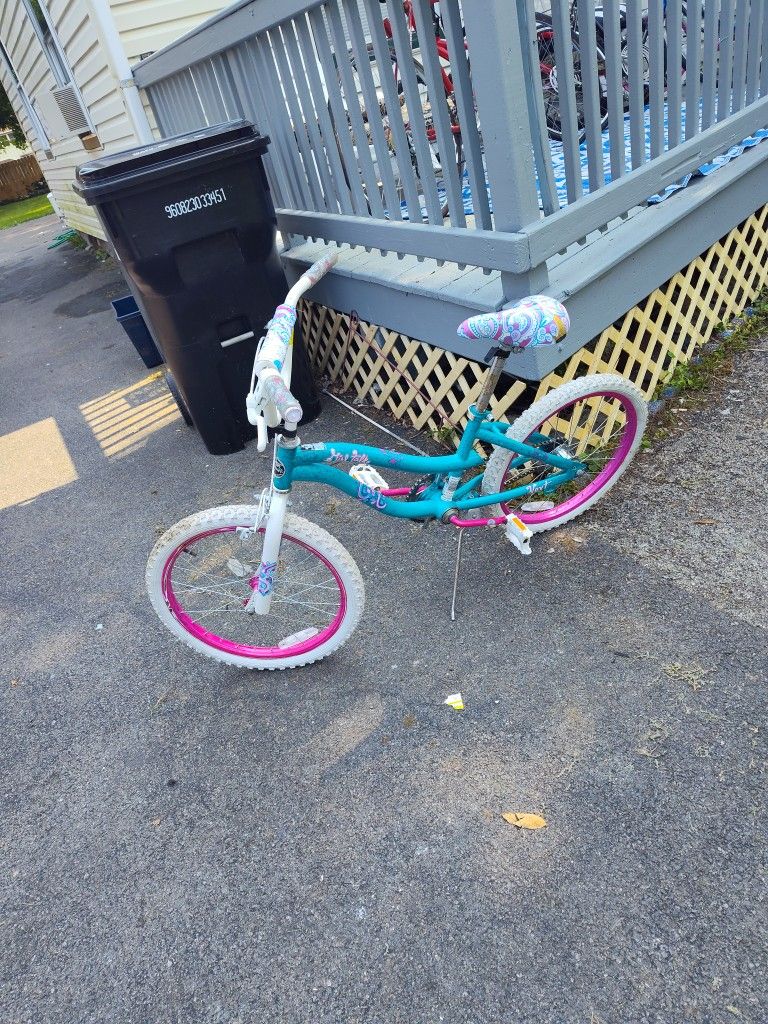 Girls 20 In Bike.