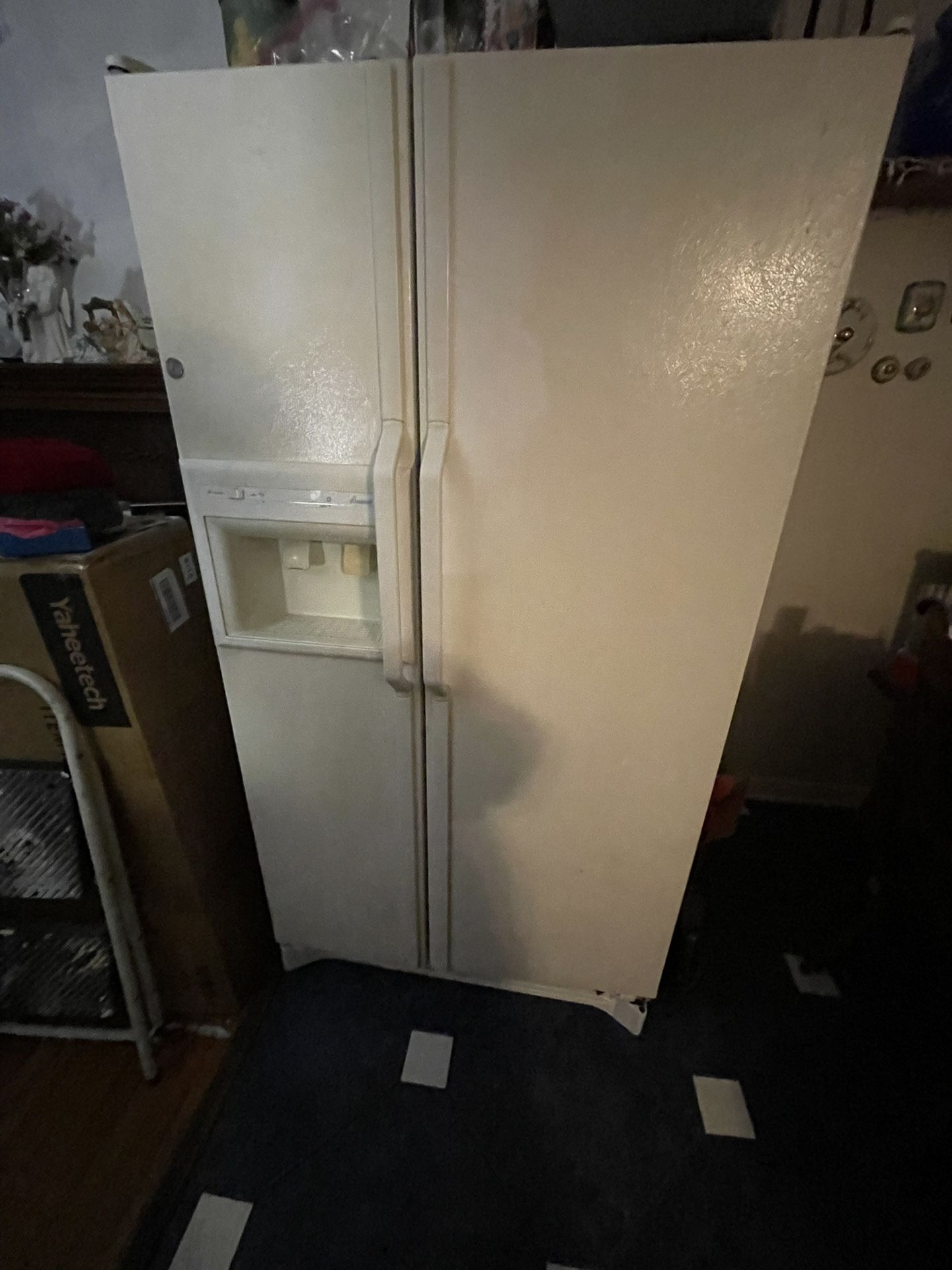 Amana Side-by-Side Freezer Fridge