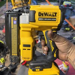 Dewalt 23 degree nailer with battery and charger
