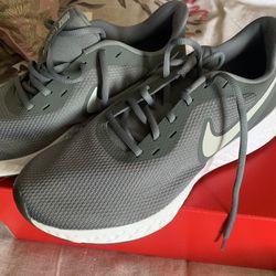 nike for men  brand new size  8w