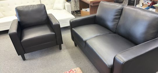 New leather love seat and chair / free delivery