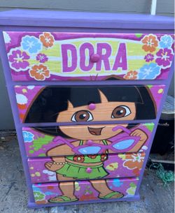 Dora dresser