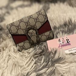 wallet available, box not included