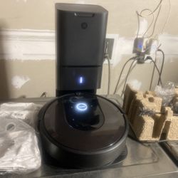 Roomba i7+ Robot Vacuum