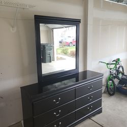 Ashley Homestore Huey Vineyard 6‑Drawer Dresser – Solid Storage, Worn Paint, Great DIY Refinish Project