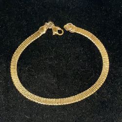 Vintage Monet Gold Tone Bracelet 7.5”