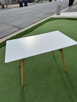 White Table And Chairs