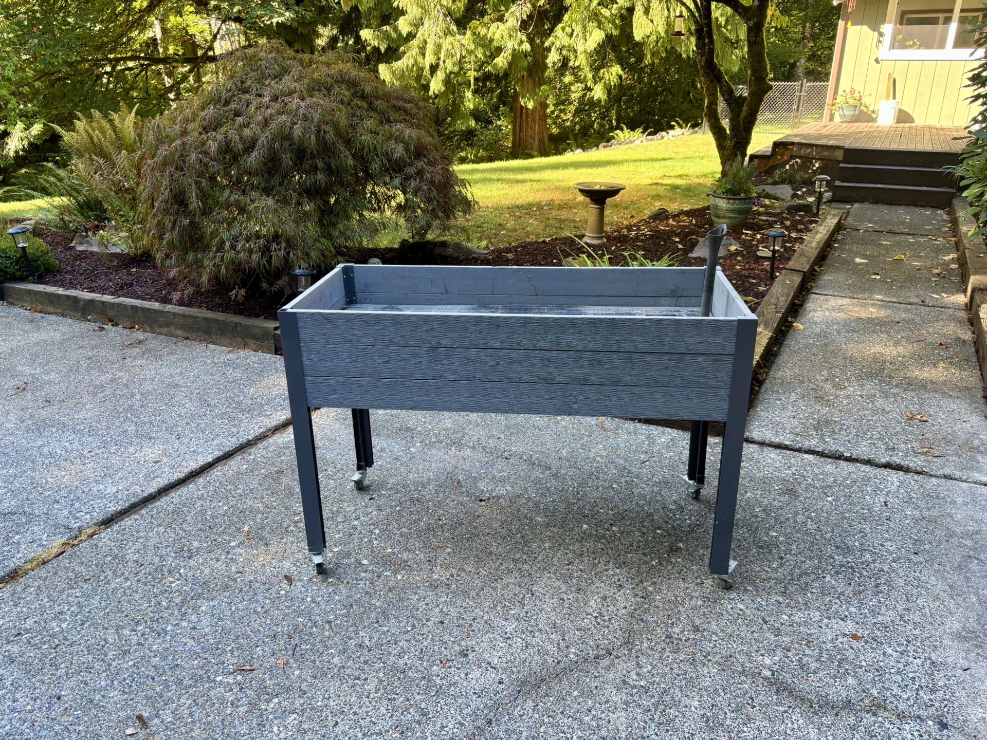 Raised Garden Bed (Self-Watering)