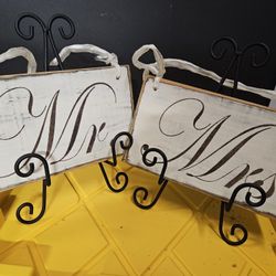 Mr & Mrs Signs