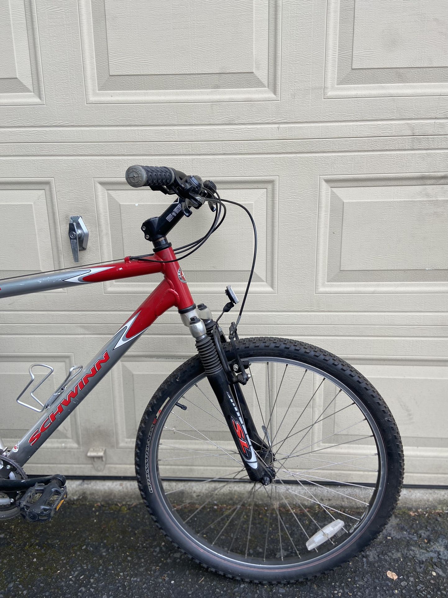 Schwinn Mesa Mountain Men's Bike – 21-Speed – 26” Wheels Commuter