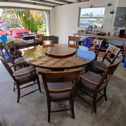 LORTS DELUXE DINING TABLE W/8 CAPTINS  Chairs 