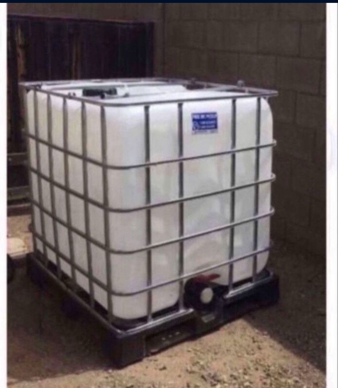 250 Gallon Water Tank / Tote