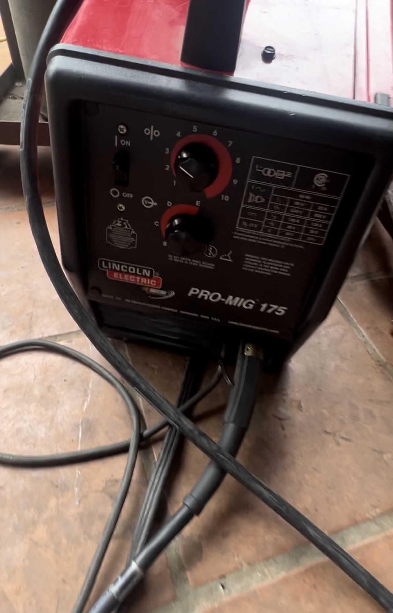 Lincoln Welder Por Mig 175. $600 OBO