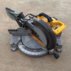 Compound Miter Saw - DW703