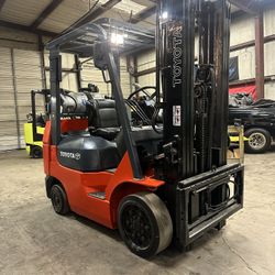 Forklift Toyota 5000 Lbs Capacity 