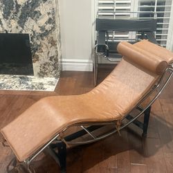 Gorgeous Vintage Chase Lounge Chair 