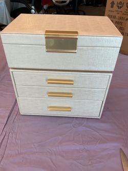 4 Tier jewlery box