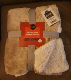 Signature Select Plush Velvet Sherpa Throw/New