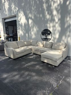 FURNITURE STORE 50% OFF EVERYTHING
