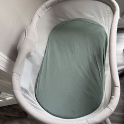 Halo Swivel Bassinet