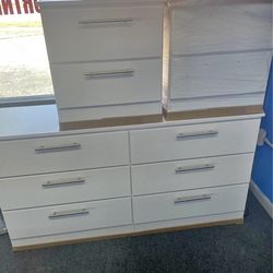 Dresser and 2 nightstands - Cómoda y 2 mesitas de noche