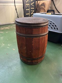 Vintage barrel with storage