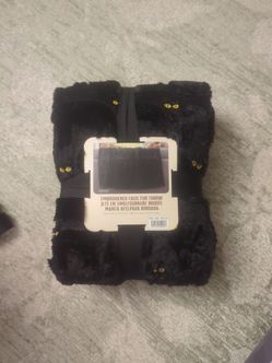 Viral Costco throw blanket