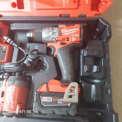 Milwaukee Set Impact Drive Hamer Drill  Baterie Charger 
