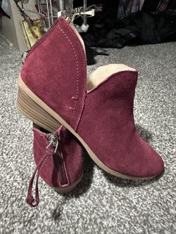 Kenneth Cole Reaction Burgundy Flats. Size 8.5 