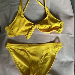 Brigh yellow 2 piece swimsuit! 