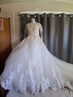 Bridal Dress Size 8 & Long Veil
