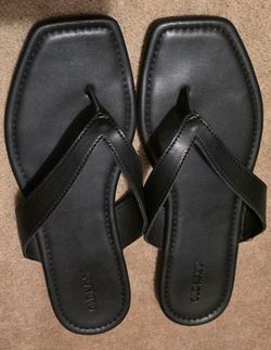 Old Navy Black Thong Sandals