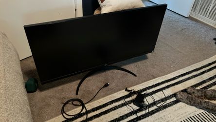 LG Ultra Wide 32” 100hz Monitor