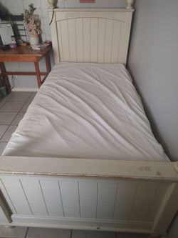 Twin trundle bed
