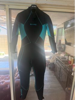 Representing a giant leap in wetsuit innovation, the BARE Evoke 7mm The size is 6.