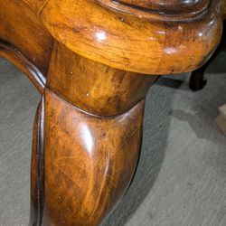 Expandable Solid Wood Dinning Room Table