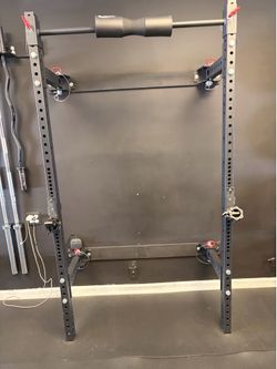 Titan: Folding squat rack with pull up bar