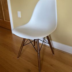 Plastic Chair with Wooden Legs - White