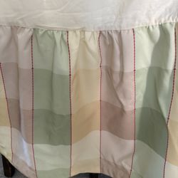 Rose Tree QUEEN Corner Split Bedskirt 18” Drop Pastel Check Yellow Green Beige