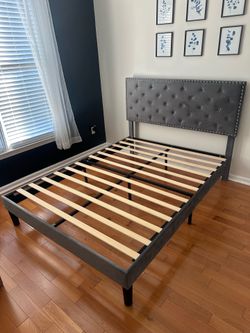 Queen upholstered bedframe. (Delivery available!) new condition!