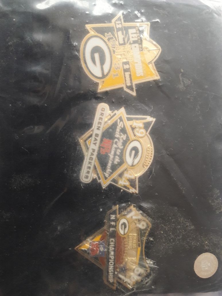 Bradford Exchange Green Bay Packer pins for Sale in Frankfort, IL - OfferUp