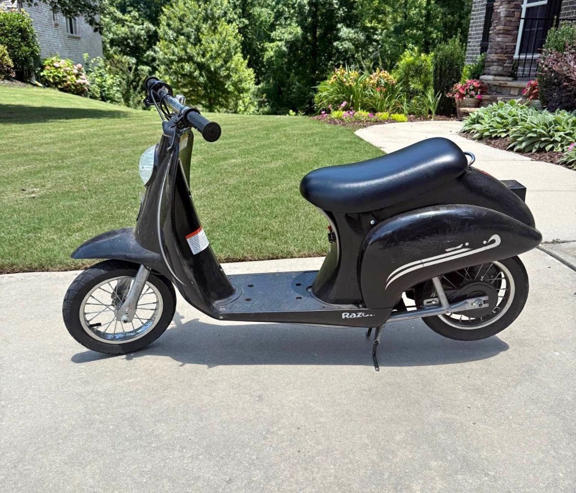 NEW Electric Scooter, Battery Powered Moped, Euro Style Electric Scooter !