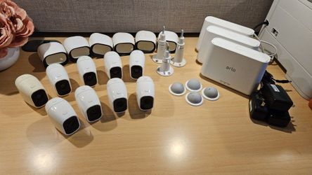 Arlo Pro 2 : 9-Camera Indoor/Outdoor Wireless 1080p Security Camera System - White