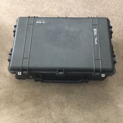 Pelican 1650 wheeled handle carrying case With Inside Padded Organizer