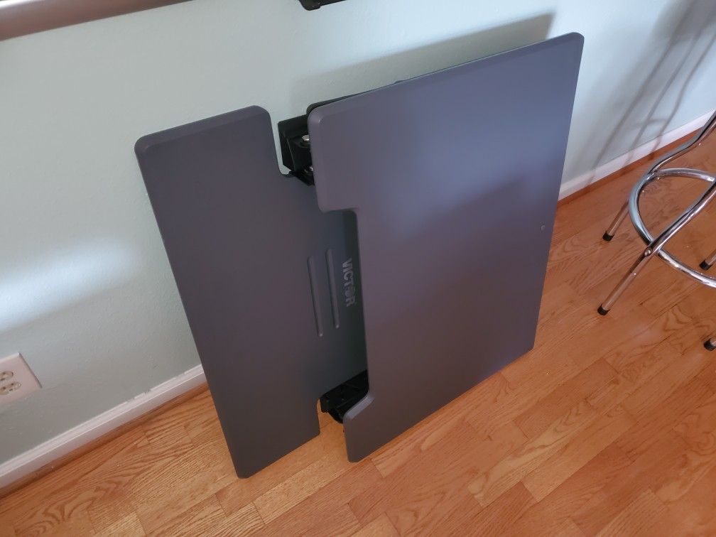 VICTOR STANDING DESK - 35" x 30" 420 Square Inches $100