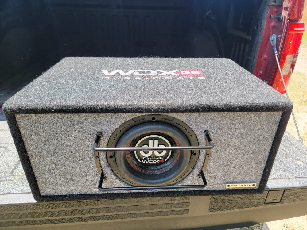 DB drive WDX8-1BC 8"WDX Subwoofer bass Crate Enclosure like new still sounds excellent cash only