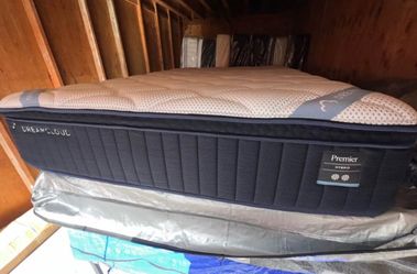 Dreamcloud Premier Hybrid Queen Mattress